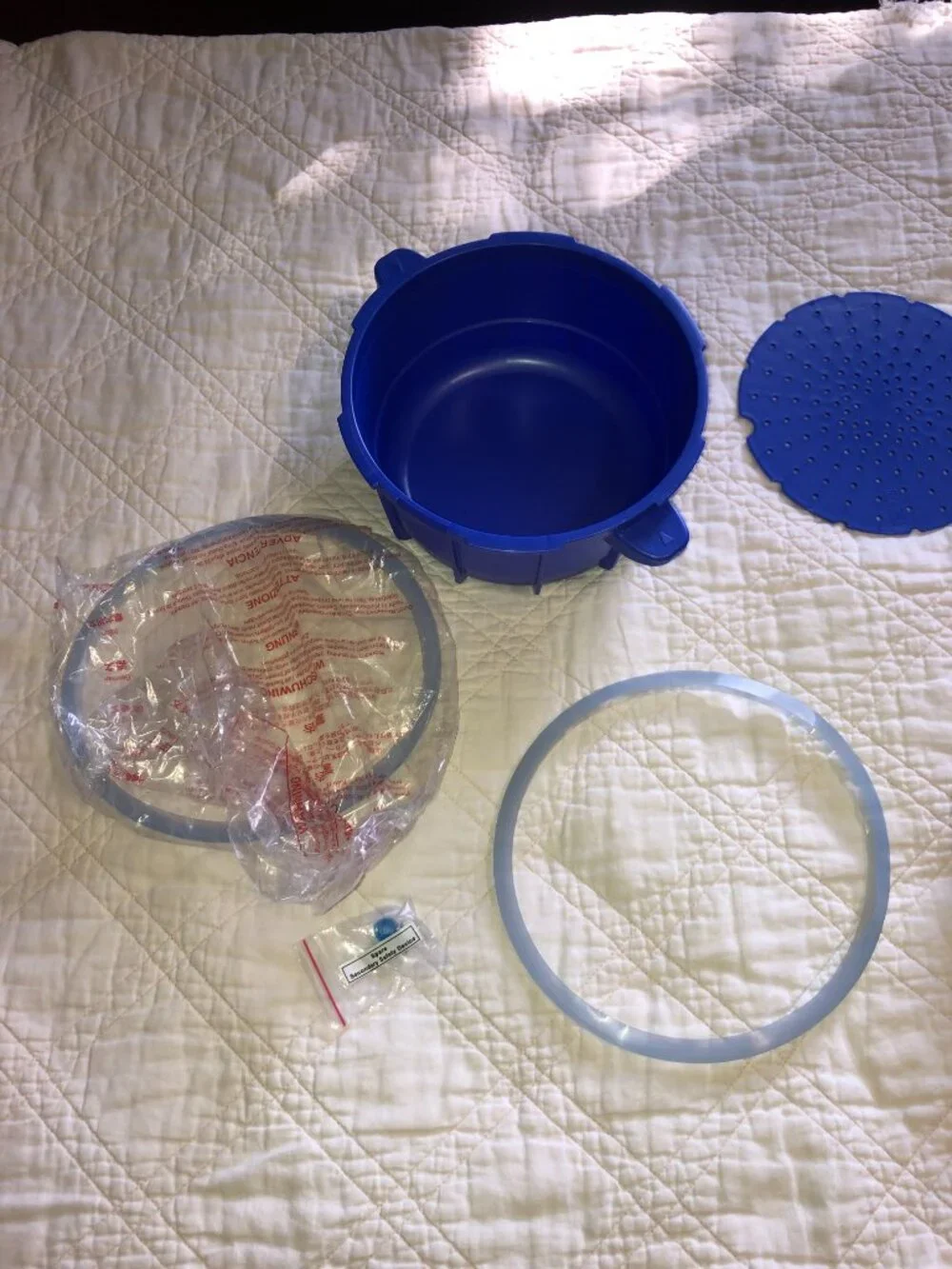 Prepology 4 quarts Microwavable Plastic Pressure Cooker Blue